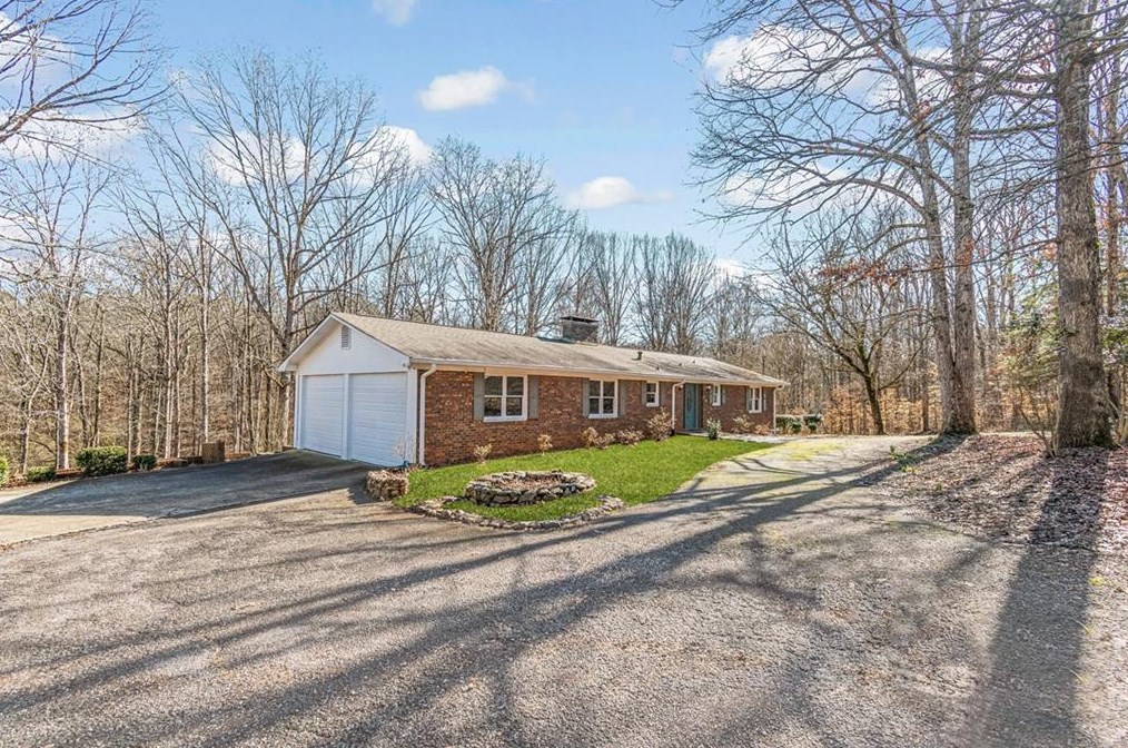 318 First St, Bowdon, GA 30108-1332