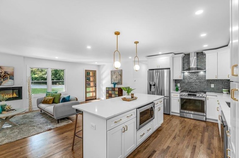 1710 Seneca Ct, Smyrna GA  30080-4551 exterior