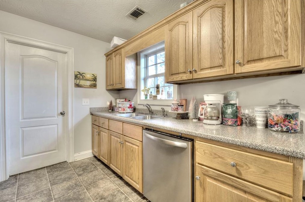 601 Hall Memorial Rd, Calhoun GA  30701-8357 exterior