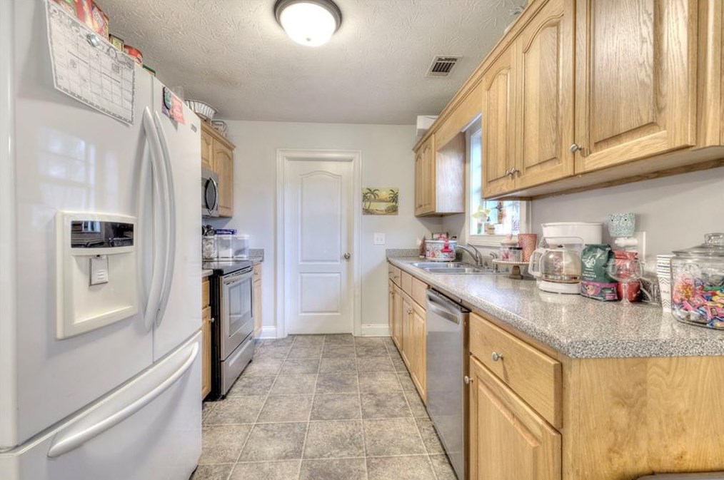 601 Hall Memorial Rd, Calhoun GA  30701-8357 exterior