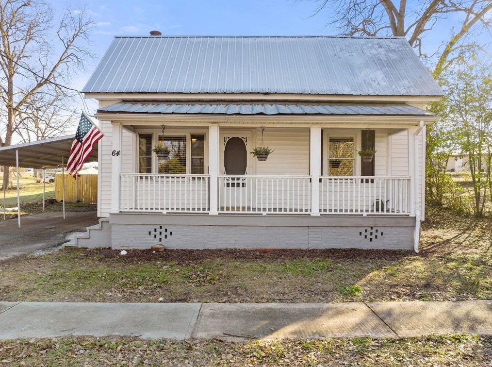 64 Madison St, Commerce, GA 30529
