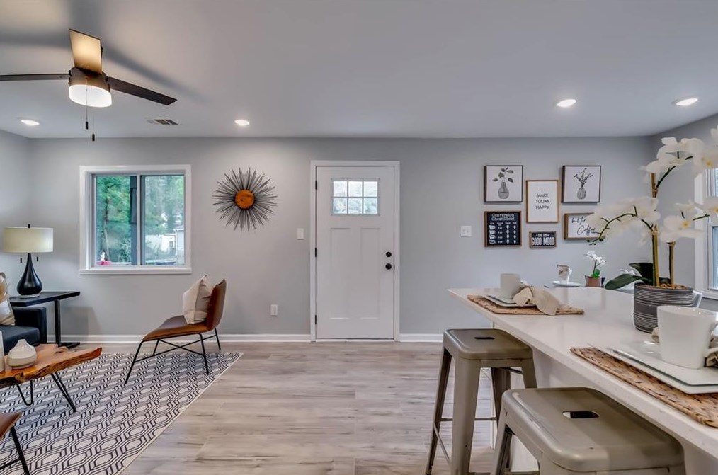 2702 Santa Barbara Dr, Atlanta GA  30318-7327 exterior