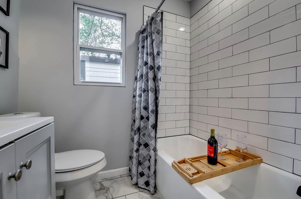 2702 Santa Barbara Dr, Atlanta GA  30318-7327 exterior