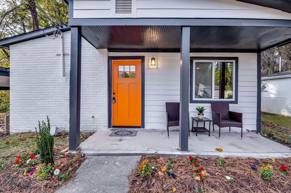 2702 Santa Barbara Dr, Atlanta GA  30318-7327 exterior