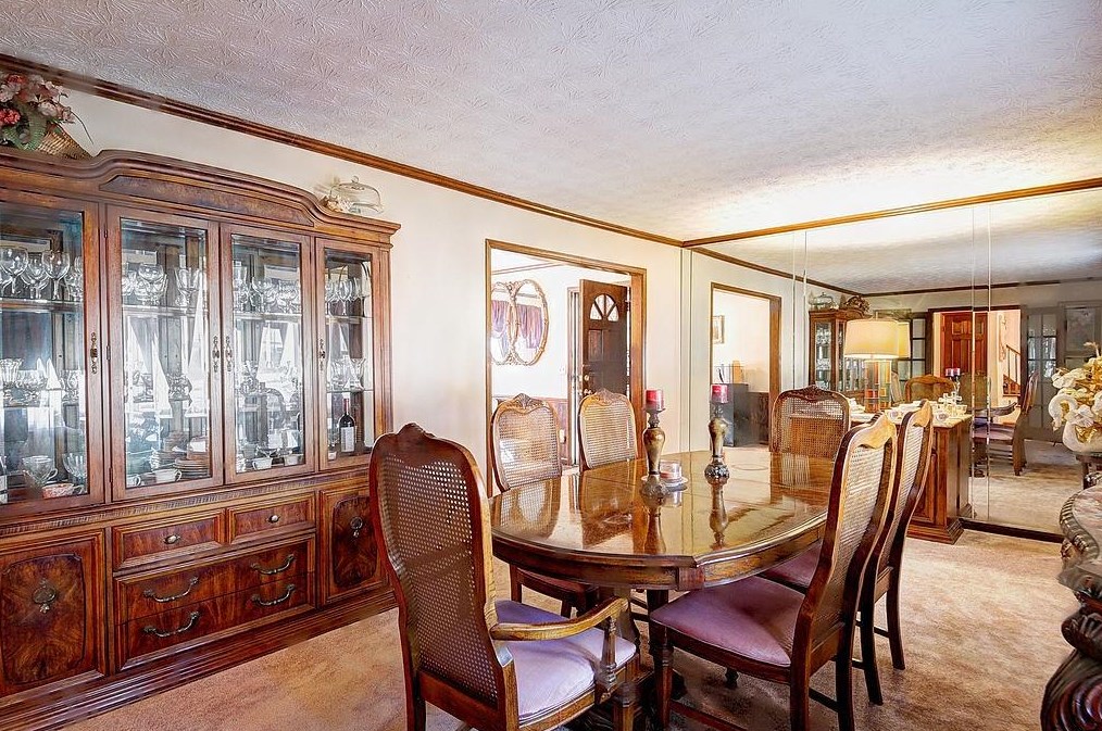 2085 Tudor Castle Dr, Decatur GA  30035-2161 exterior