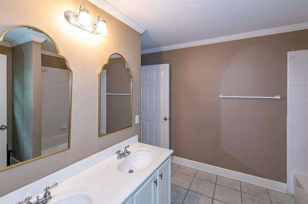 1142 Cayuga Ct, Dacula GA  30019-5037 exterior