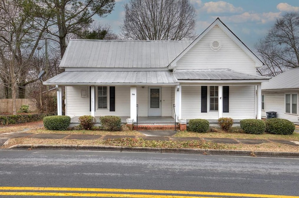 716 College St, Calhoun, GA 30701