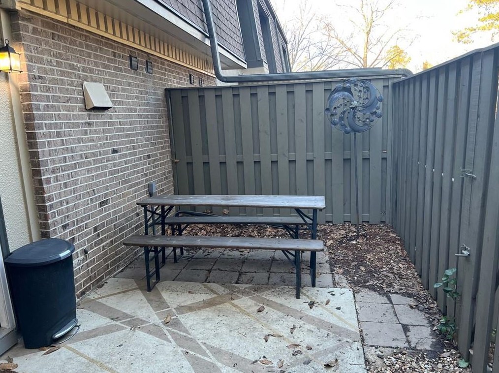 239 Triumph Dr, Atlanta GA  30327-1085 exterior