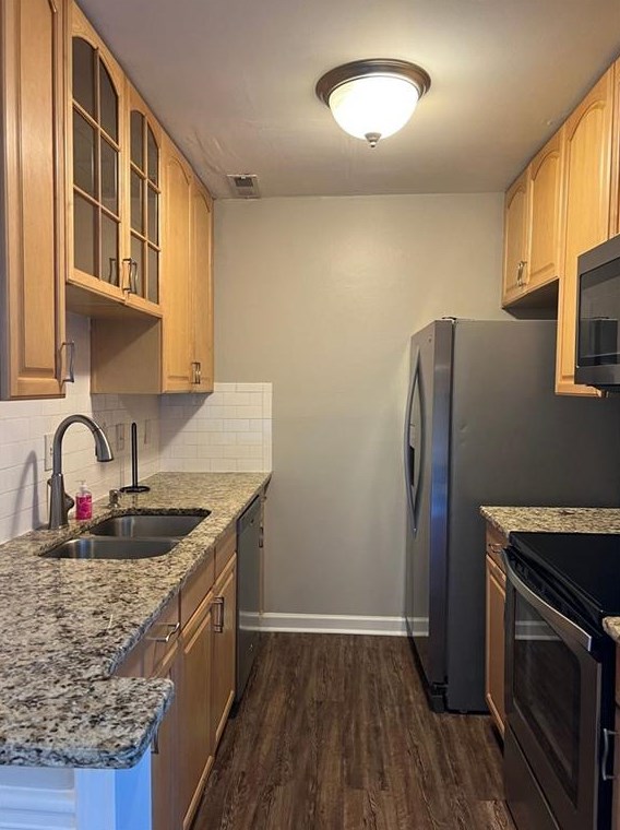 239 Triumph Dr, Atlanta GA  30327-1085 exterior