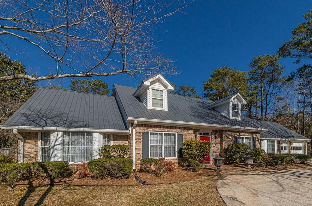 9515 Lakeview Ct, Douglasville, GA 30135-1696