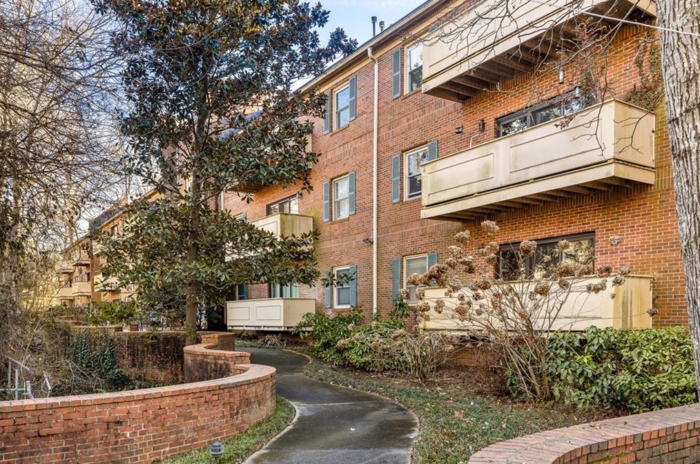 102 Ridley Howard Ct, Decatur, GA 30030-2374