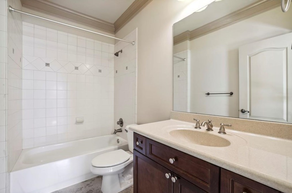 972 Persimmon Pt, Atlanta GA  30328-4503 exterior