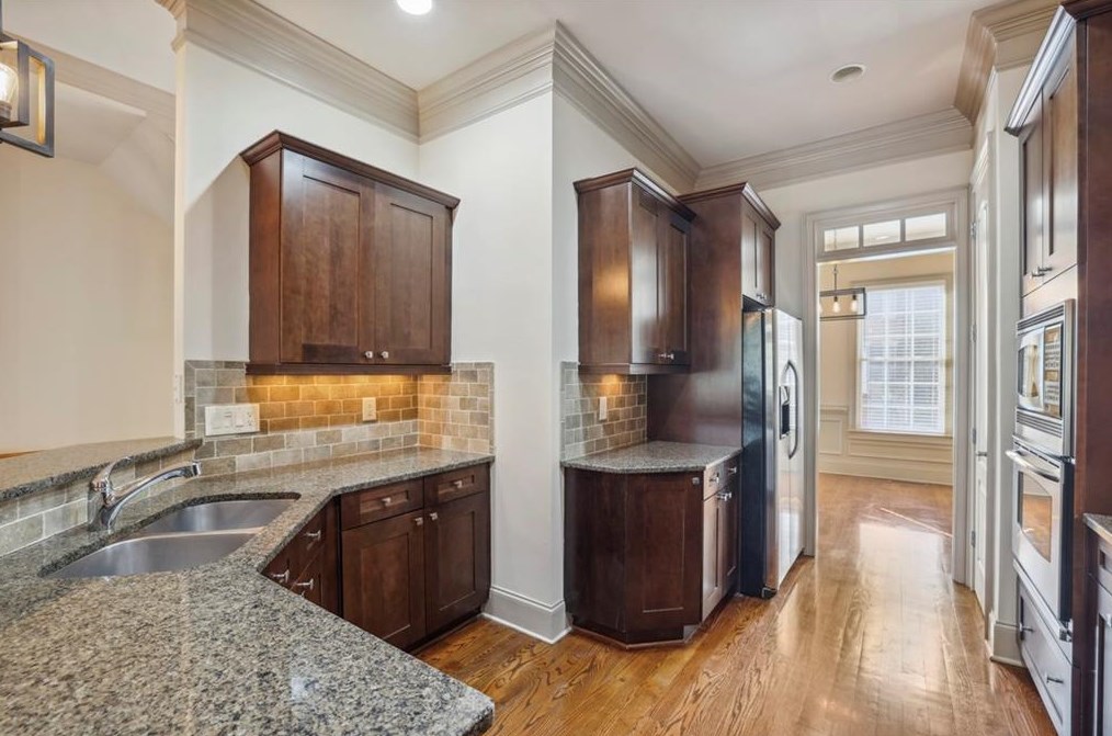 972 Persimmon Pt, Atlanta GA  30328-4503 exterior