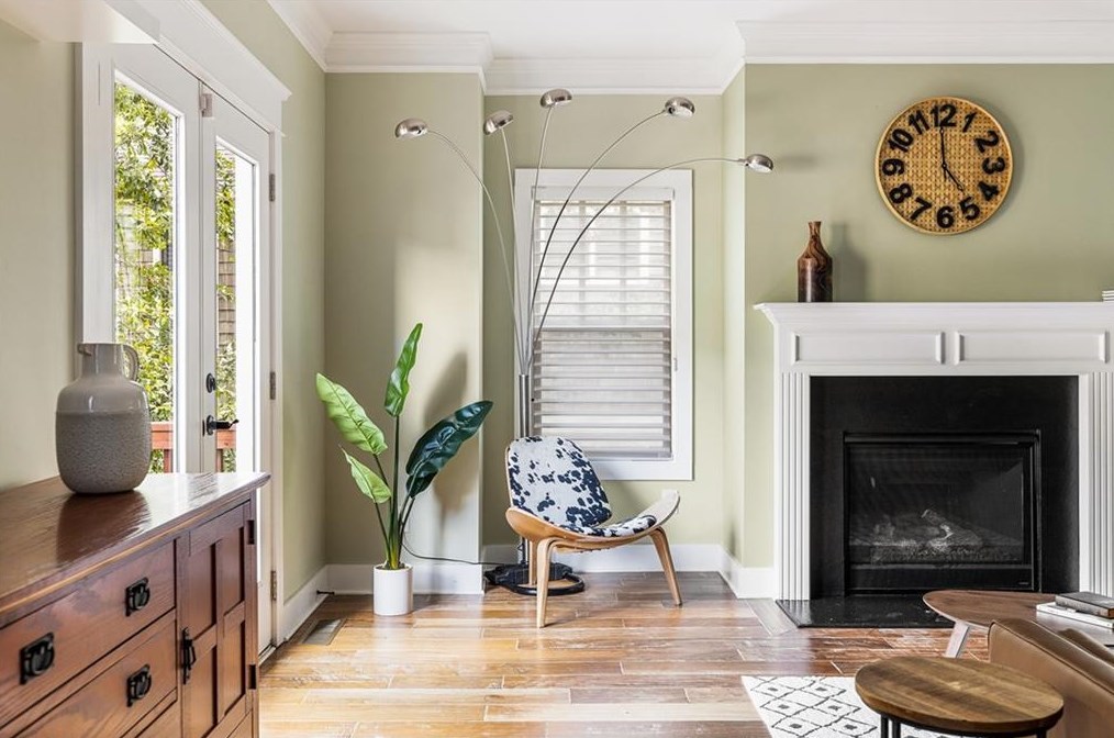 1333 Oakview Rd, Decatur GA  30030-4200 exterior