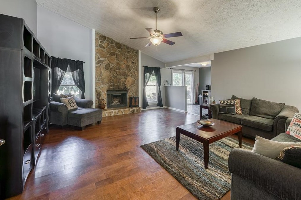 690 Lake Forest Ct, Roswell, GA 30076-4709