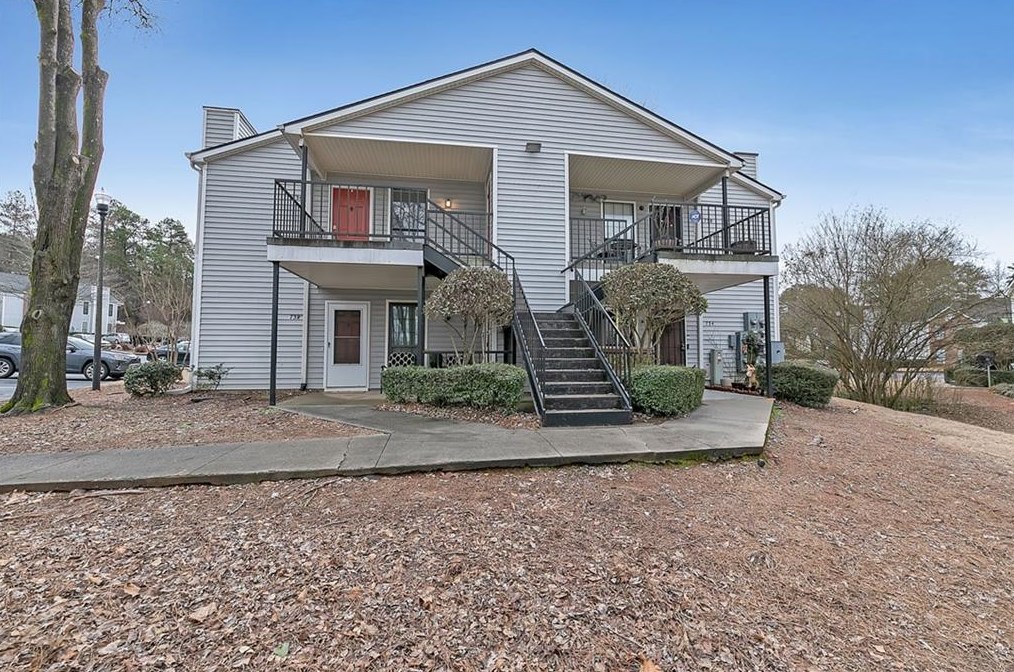 736 Windchase Ln, Stone Mountain, GA 30083