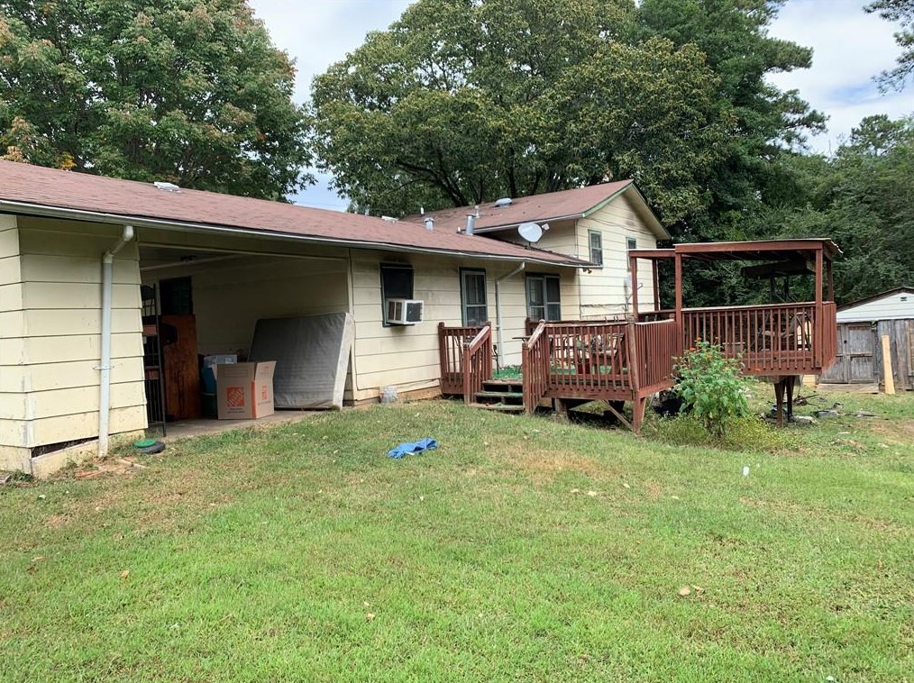 4395 John Wesley Dr, Decatur GA  30035-2145 exterior