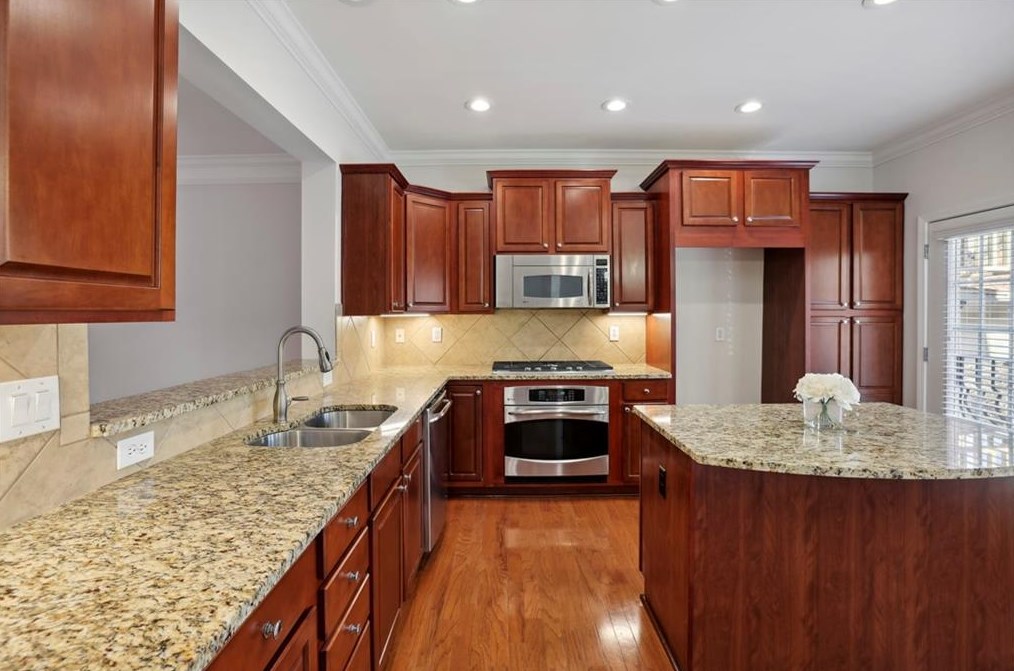 2836 Overlook Ct, Atlanta GA  30324-7503 exterior