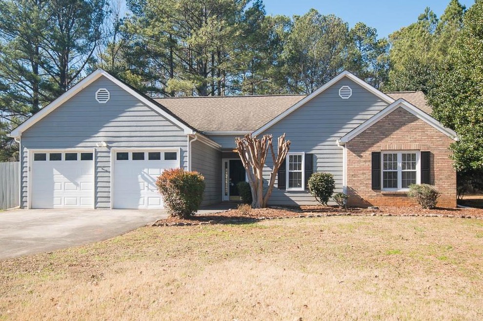 102 Laguna Springs Dr, Holly Springs, GA 30188