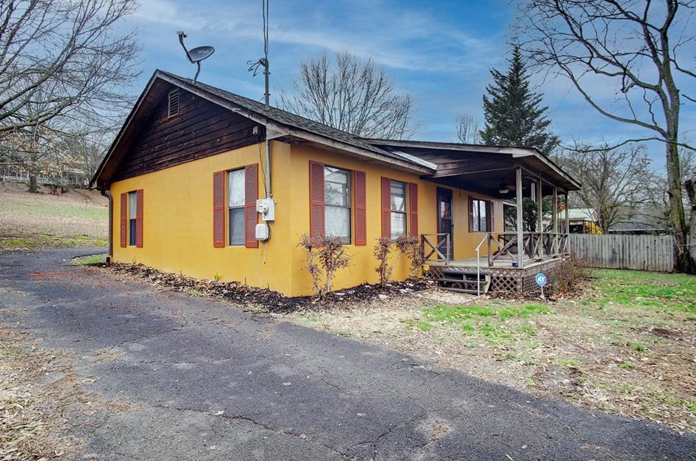 222 Craigtown Rd, Calhoun, GA 30701-8901