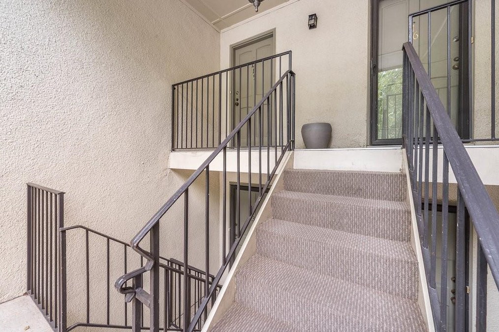 115 Rosaire Pl, Atlanta GA  30327-4050 exterior