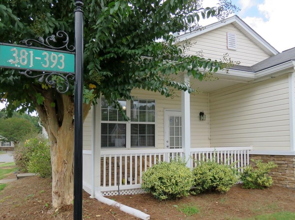 381 Windcroft Cir, Acworth, GA 30101-6300