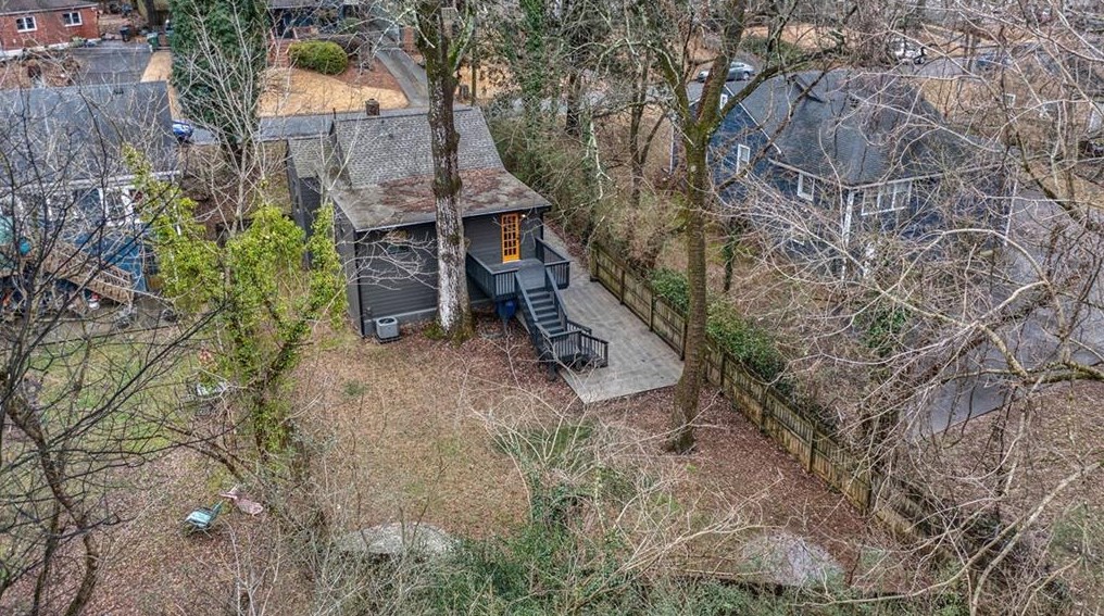 141 Watson Cir, Atlanta GA  30317-2616 exterior