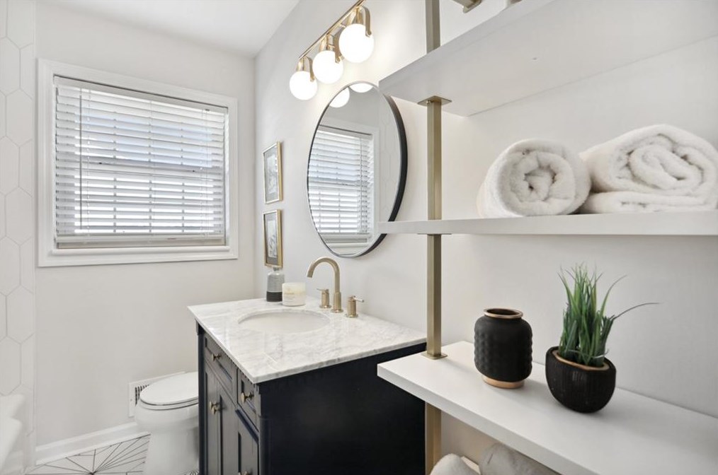 3710 Hickory Cir, Smyrna GA  30080-5618 exterior