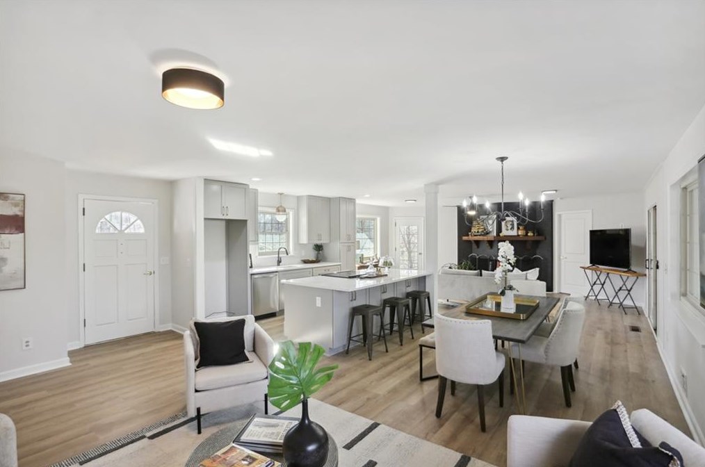 3710 Hickory Cir, Smyrna GA  30080-5618 exterior