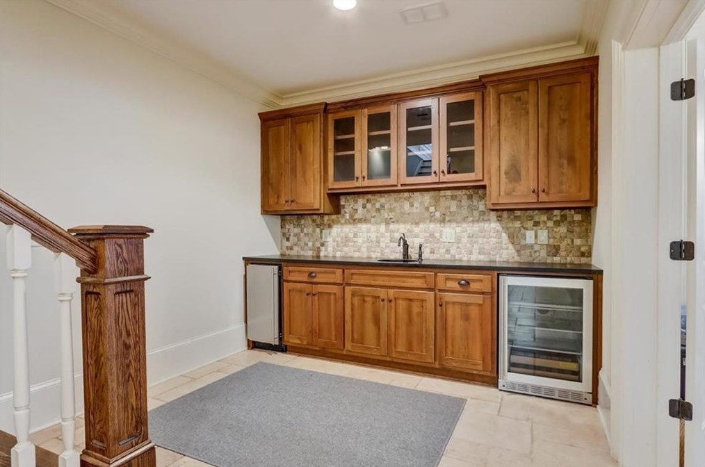 1421 Wessyngton Rd, Atlanta GA  30306-3245 exterior