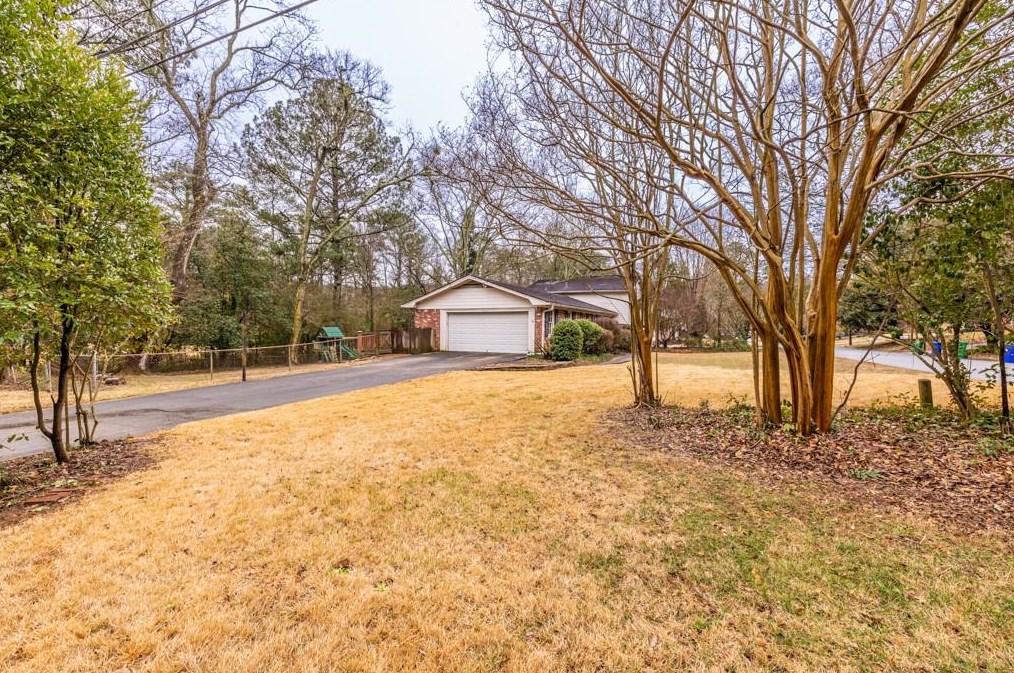 2739 Millwood Ct, Decatur GA  30033-2434 exterior