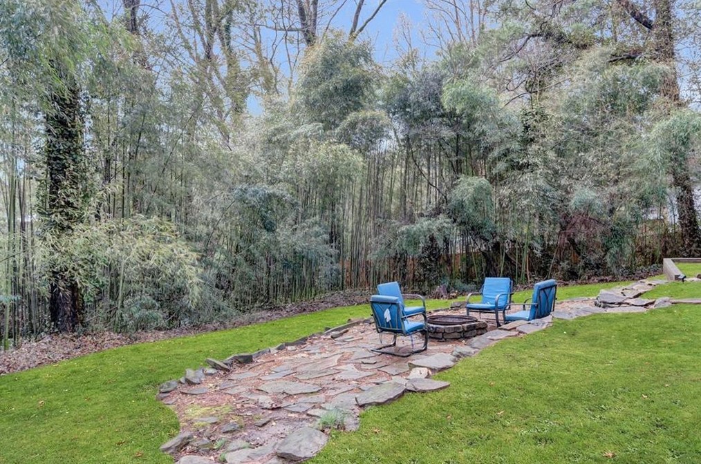 3165 Leeland Rd, Decatur GA  30032-2838 exterior