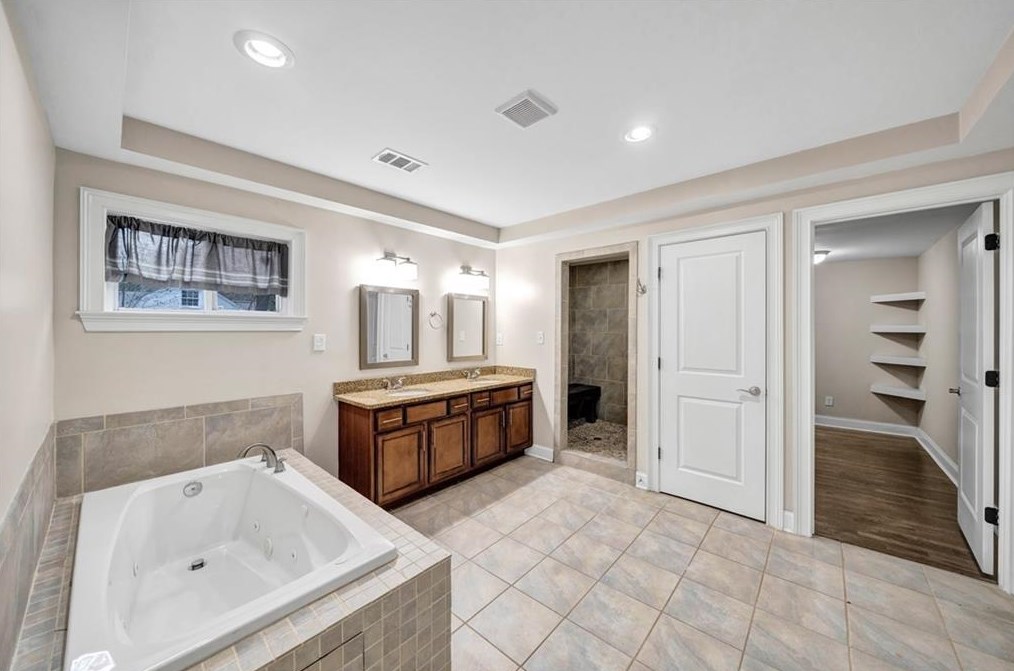 3165 Leeland Rd, Decatur GA  30032-2838 exterior