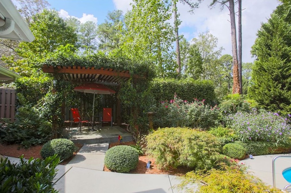 2484 Lavista Rd, Decatur GA  30033-1921 exterior