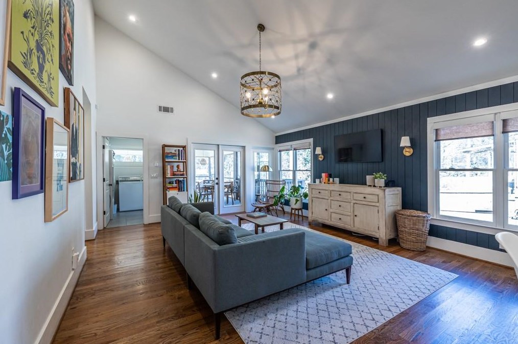 1375 Fenway Cir, Decatur GA  30030-4521 exterior