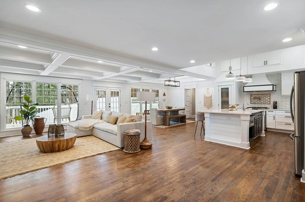 5608 Sherrell Dr, Atlanta GA  30342-1307 exterior