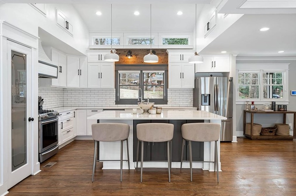 5608 Sherrell Dr, Atlanta GA  30342-1307 exterior