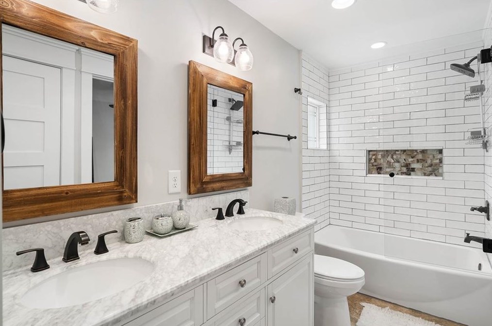 5608 Sherrell Dr, Atlanta GA  30342-1307 exterior