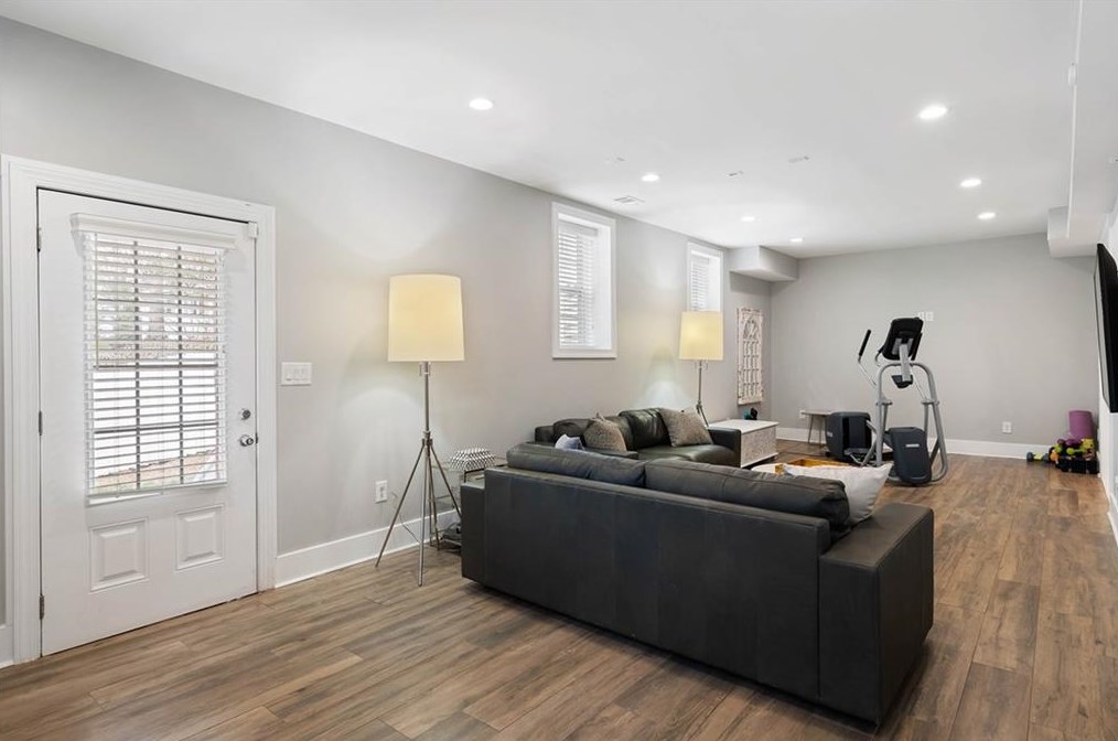 5608 Sherrell Dr, Atlanta GA  30342-1307 exterior