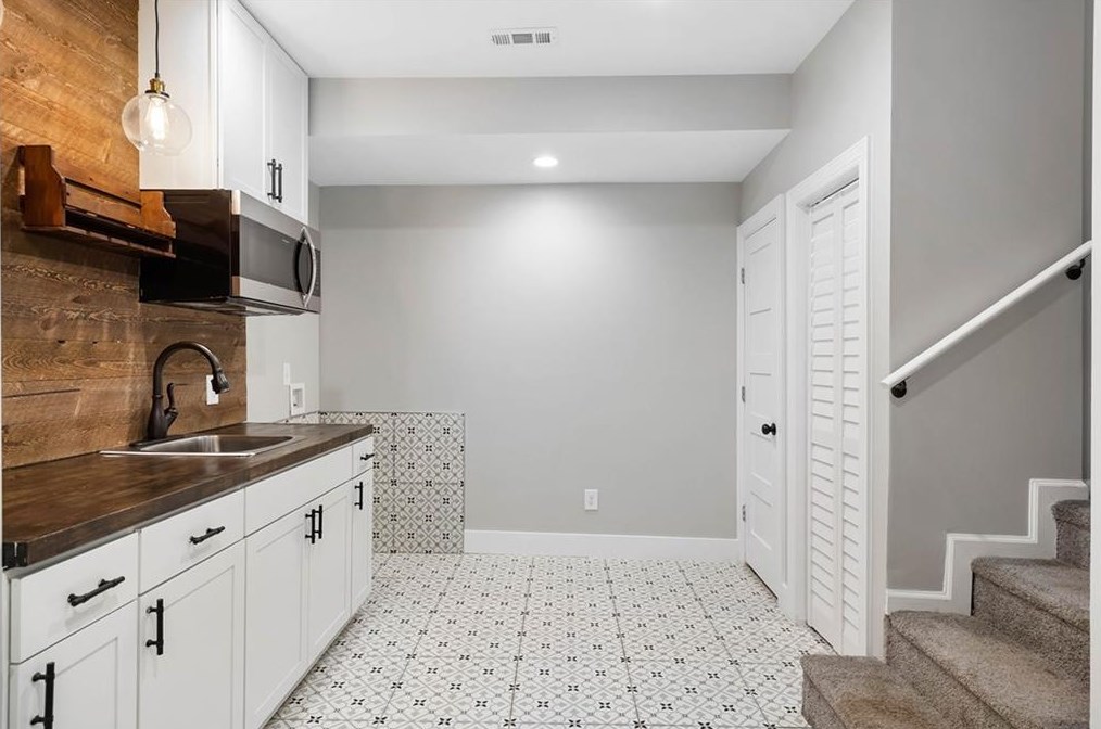 5608 Sherrell Dr, Atlanta GA  30342-1307 exterior