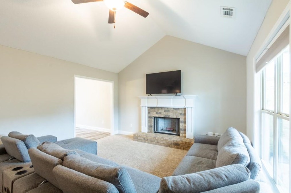 168 Waterford Glen Dr, Lula, GA 30554