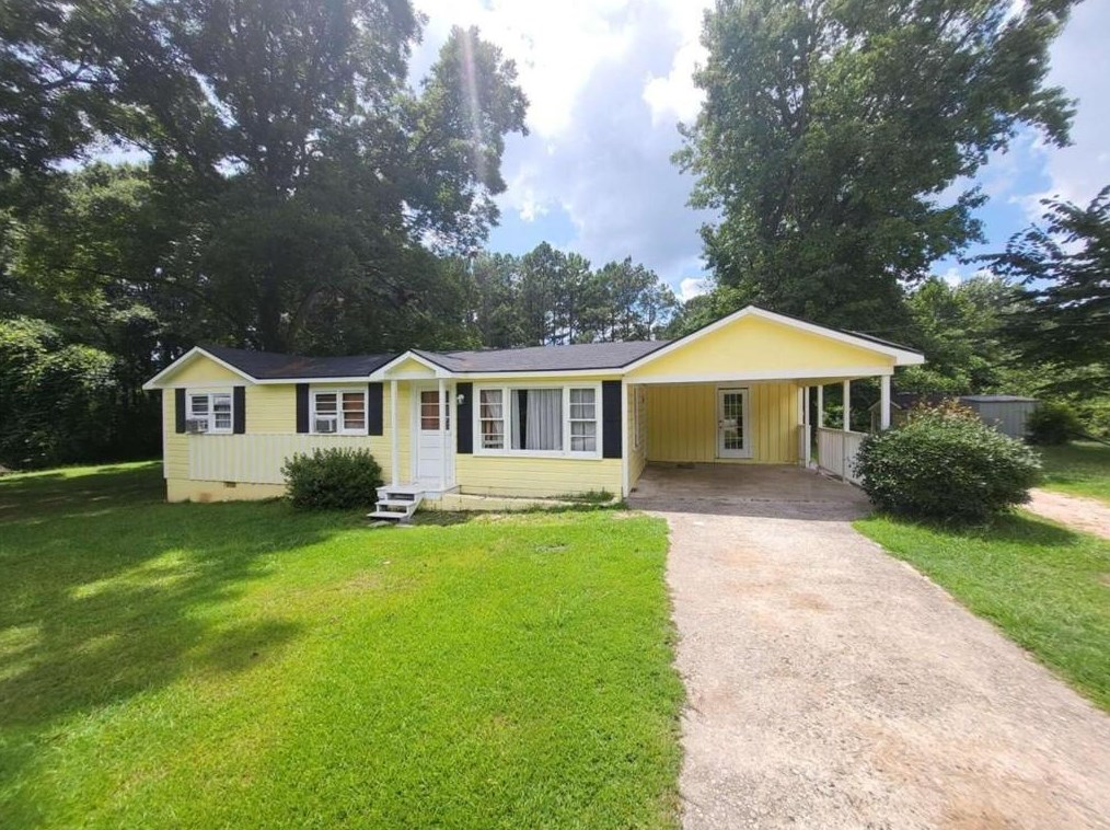 171 Plantation Dr, Fayetteville, GA 30215