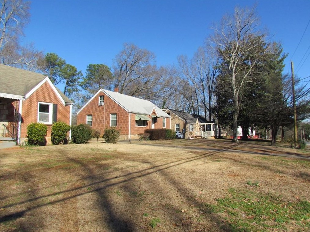 2032 Mcafee Rd, Decatur GA  30032-3943 exterior