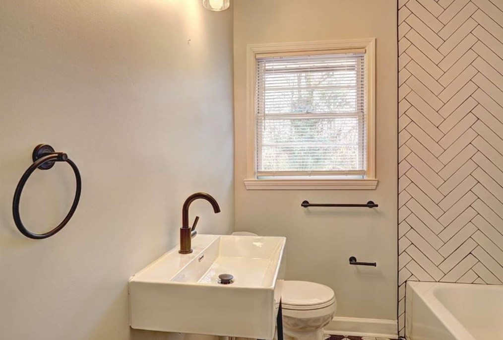 1634 Columbia Pl, Decatur GA  30032-4621 exterior