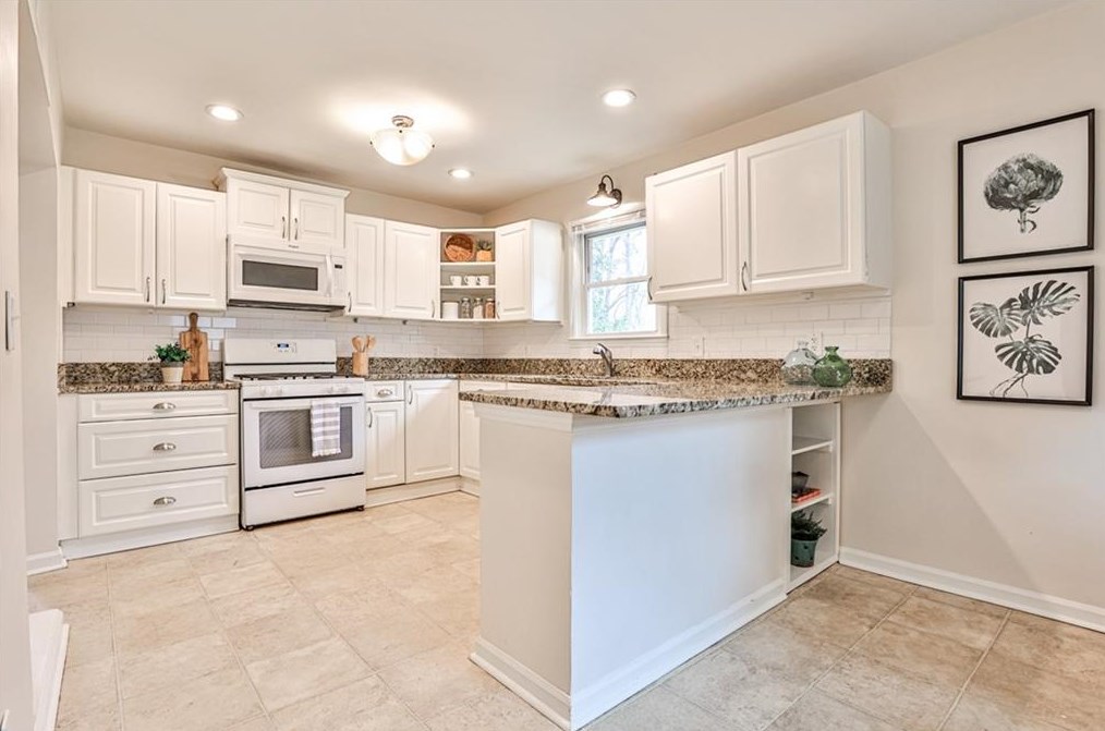 1495 Woodfern Dr, Decatur GA  30030-4532 exterior