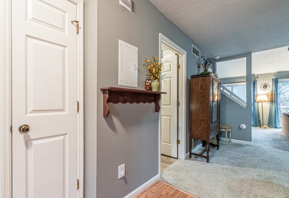1057 Falling Water Dr, Smyrna, GA 30080-2647