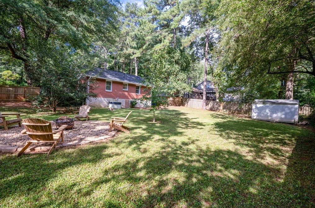 1000 Gaylemont Cir, Decatur GA  30033-4813 exterior