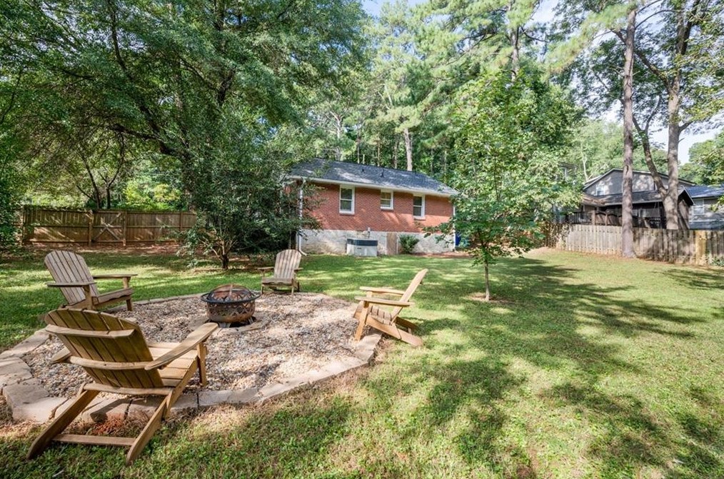 1000 Gaylemont Cir, Decatur GA  30033-4813 exterior