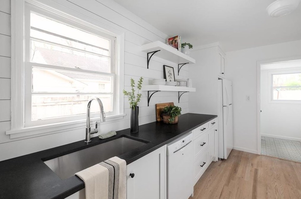 812 Larry Ln, Decatur GA  30033-4819 exterior