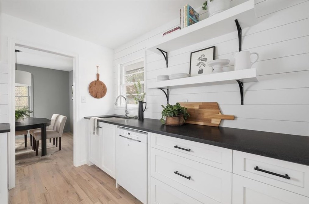 812 Larry Ln, Decatur GA  30033-4819 exterior